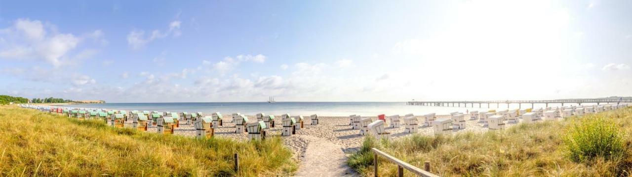 Dat Smucke Huus - strandnah unter Reet Ostseebad Boltenhagen Exterior foto